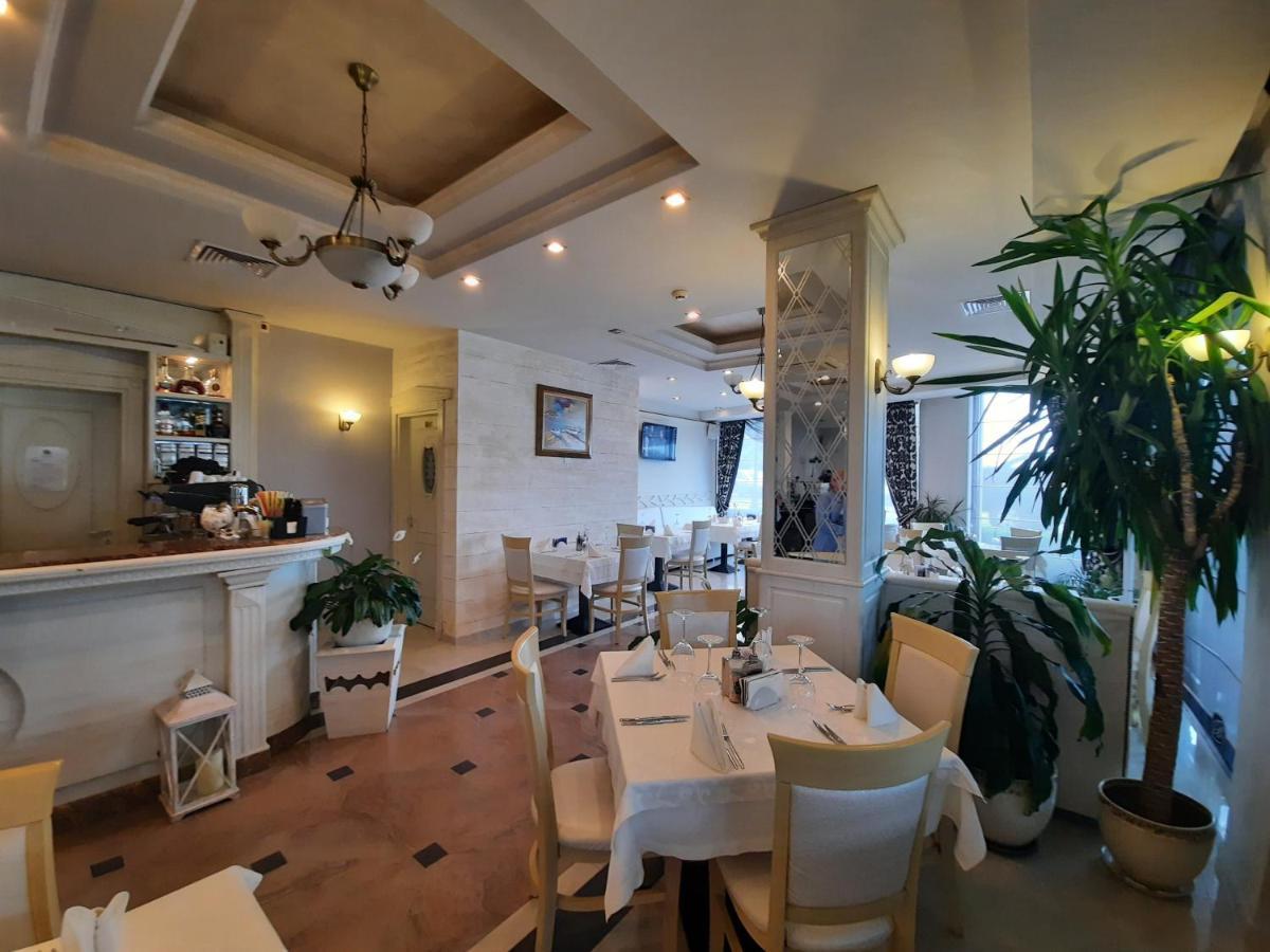 Private Super Apartments By Sea In Apart Hotel ! Pomorie Bagian luar foto